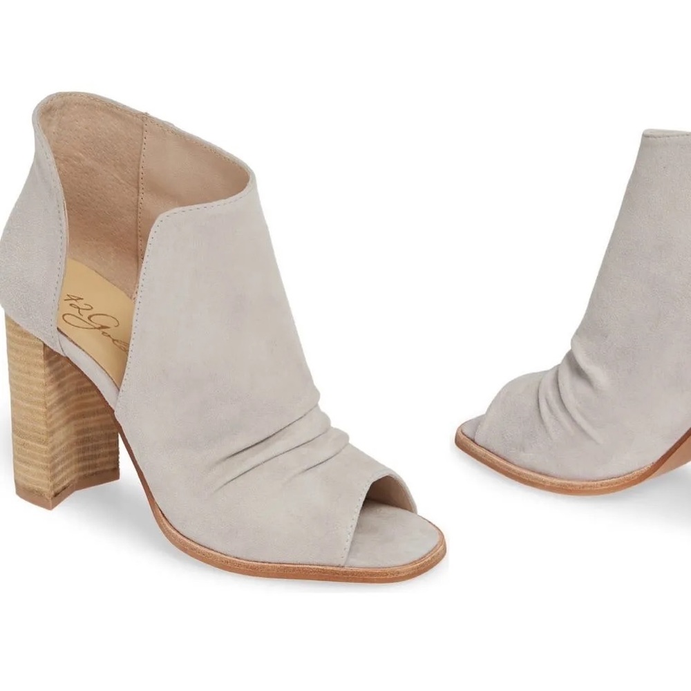 NWOT 42 Gold Loyalty Open Toe Bootie Size 9